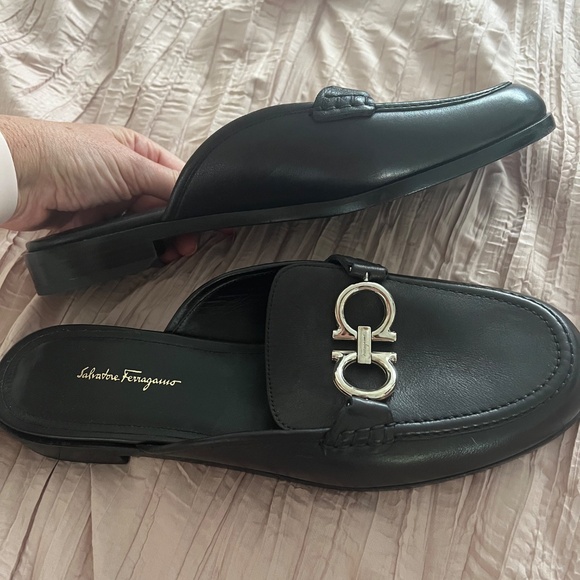 Authentic Ferragamo black leather mules with one silver one gold logo size 10 - Picture 5 of 5